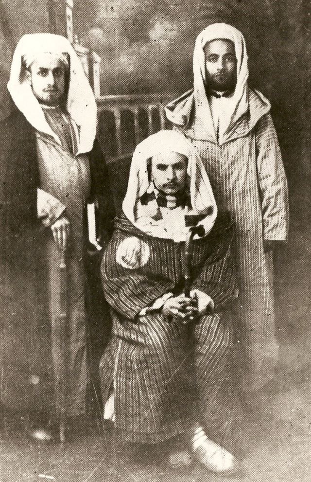 حمد ابراهيم بن أحمد الكتاني مع رفيقيه علال الفاسي وعبد العزيز بن ادريس